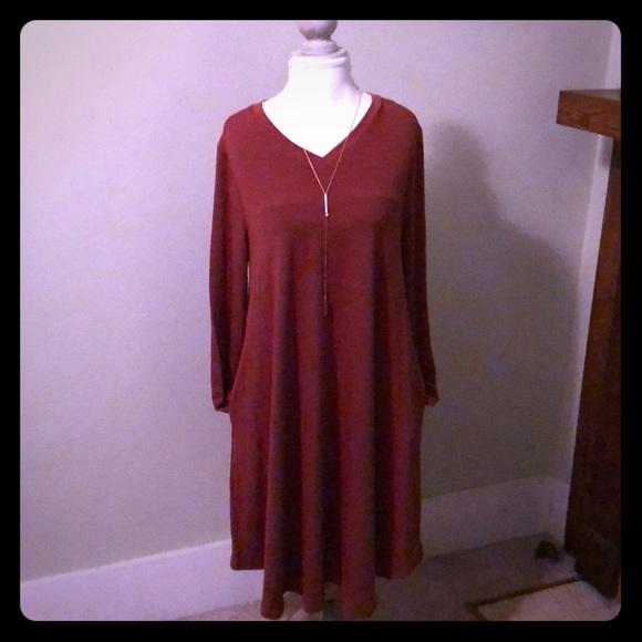 🎉REDUCED. Rust long sleeve V neck dress w/pockets - Picture 2 of 4